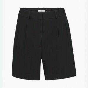 Babaton Black High-Waisted Pleated Shorts Sleek Design